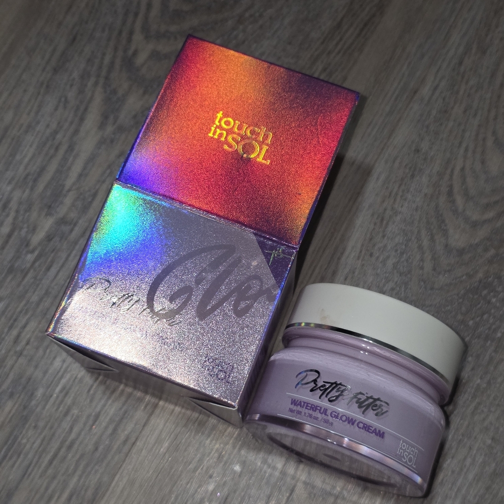 Touch in Sol Pretty Filter Waterful Glow Cream with Iridescent Box